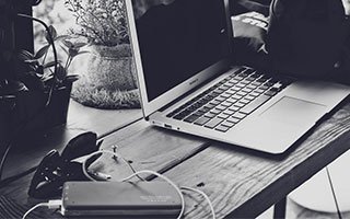 乐鱼体育官网投注-中场核心发挥关键作用，助力球队攻防平衡，中场球员技巧